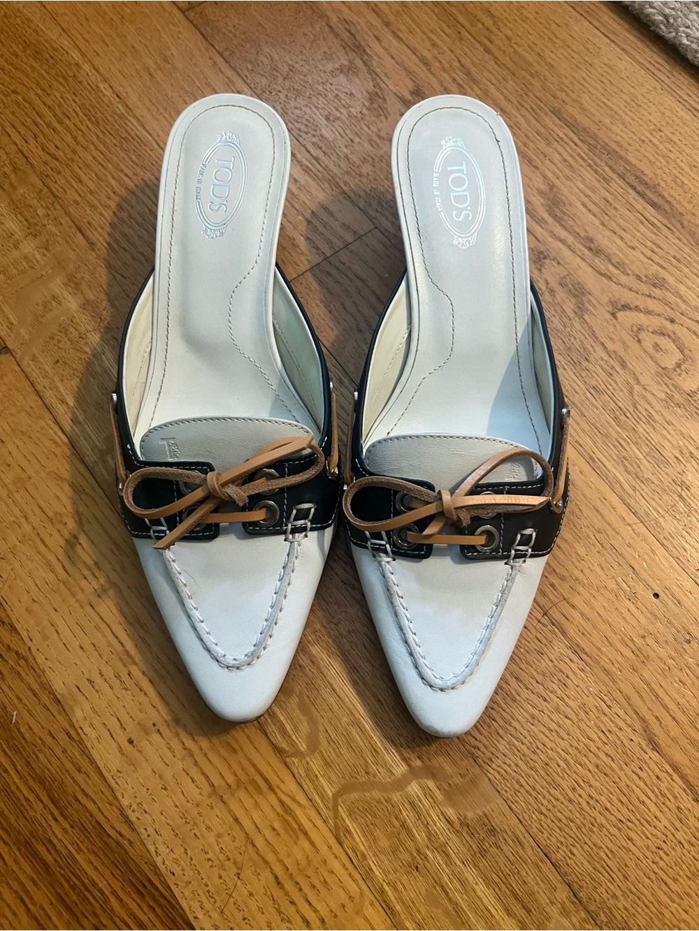 Tods kitten heel mule. Size 37. White & navy.